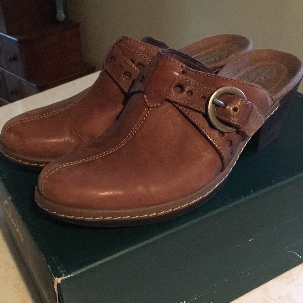 Clark’s slide on brown mules